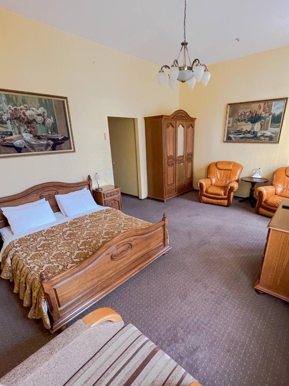 Wien Hotel Lviv Ngoại thất bức ảnh
