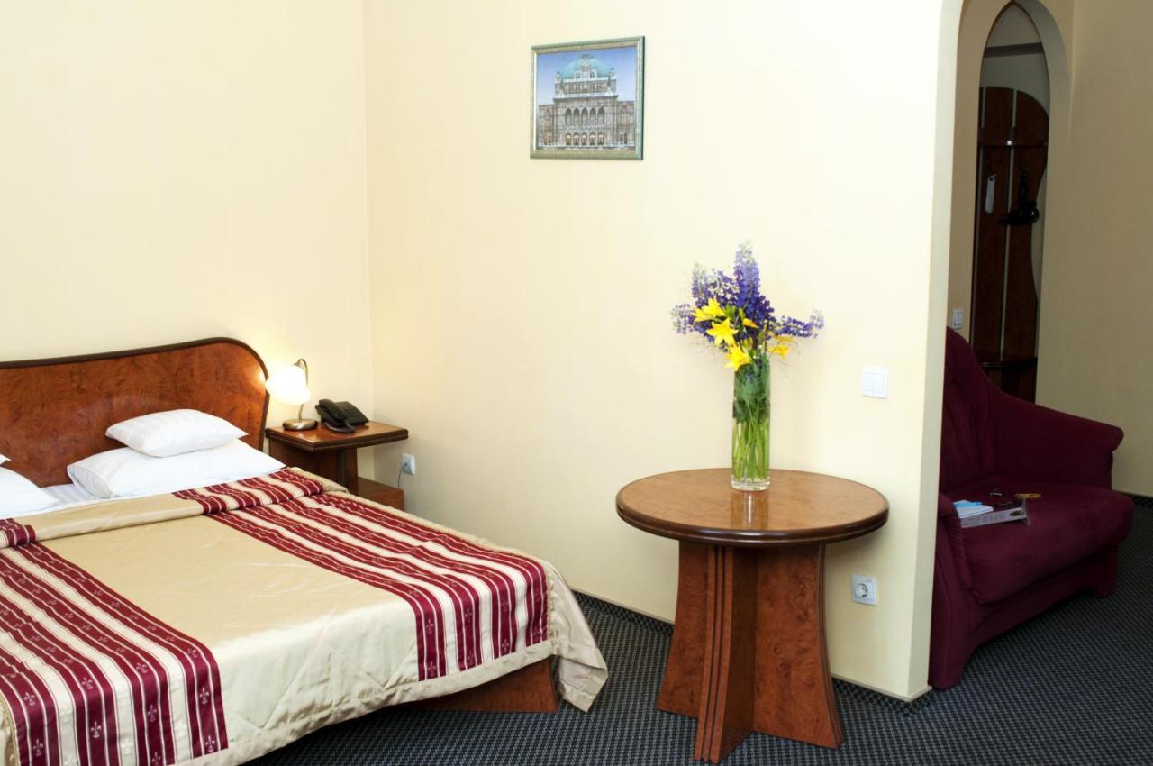Wien Hotel Lviv Ngoại thất bức ảnh